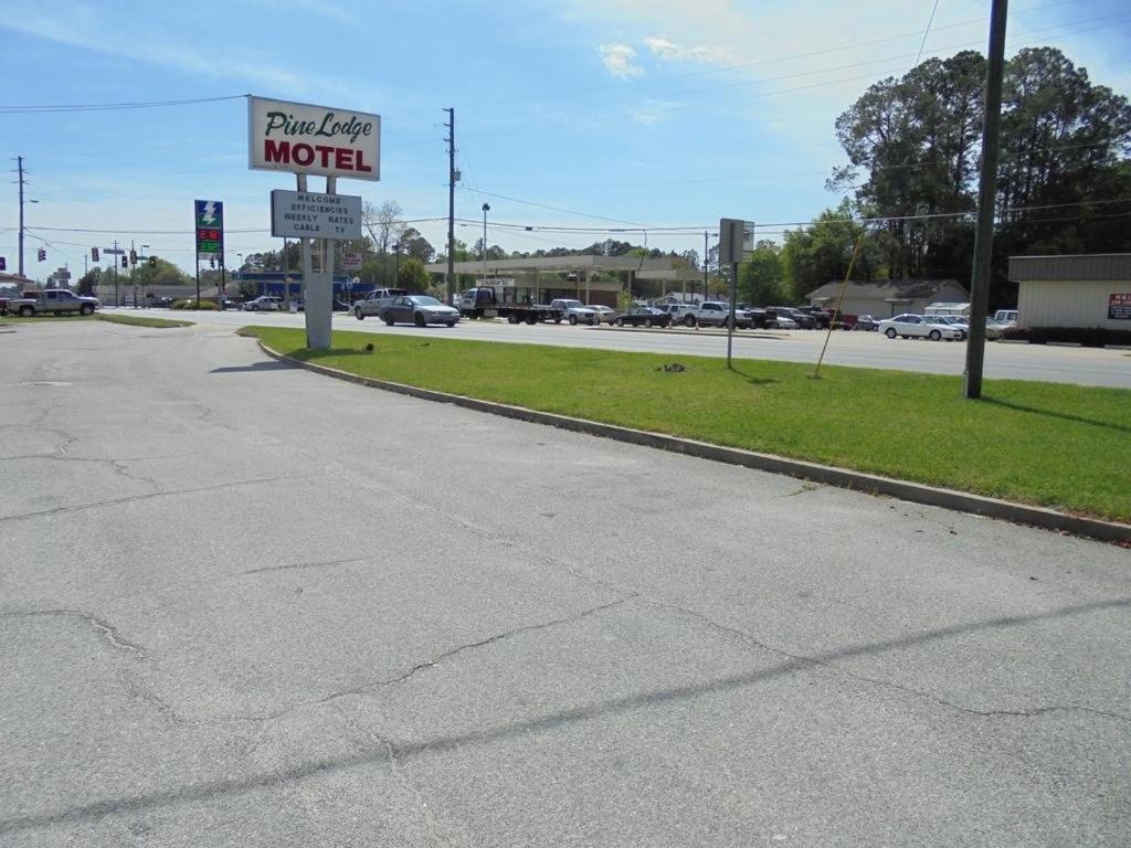 Pinelodge Motel Baxley Esterno foto